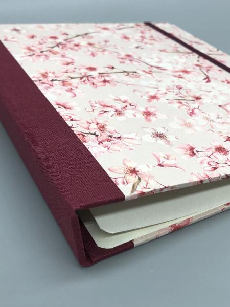 Ringbuch Planer A5 rosa Blüten Detail Leinenrücken